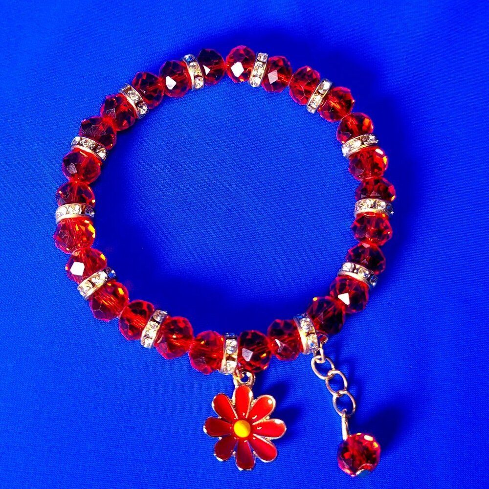 NWOT Gorgeous Crystal Beaded Bracelet with Daisy - Red/Gold